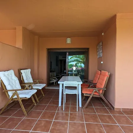 Elegant Seafront 3-bedroom In Естепона