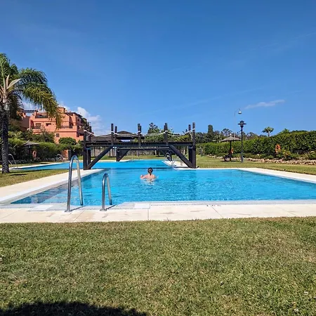 Elegant Seafront 3-bedroom In Естепона