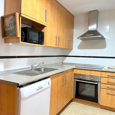 Апартаменти Elegant Seafront 3-bedroom In *
